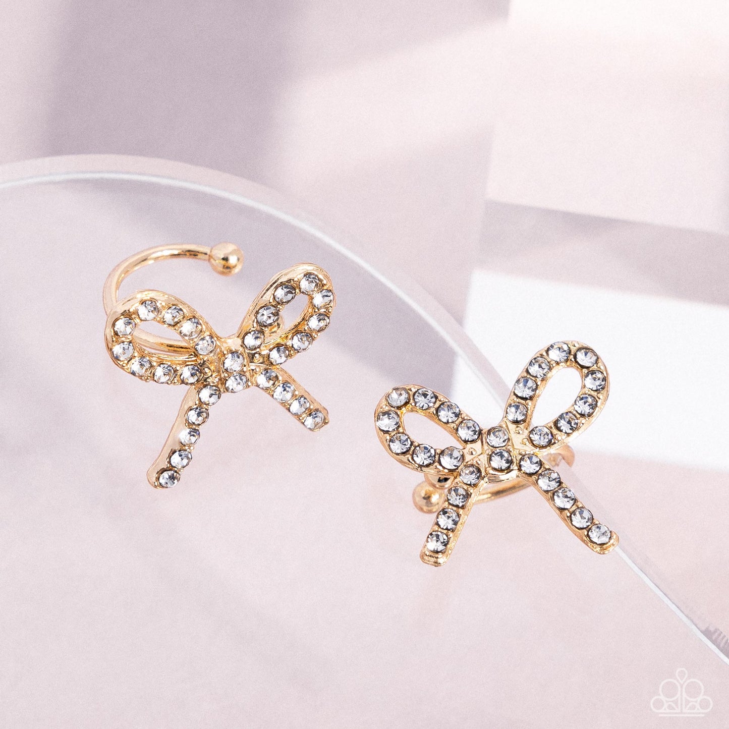 Convincing Charm - Gold Earrings Cuff