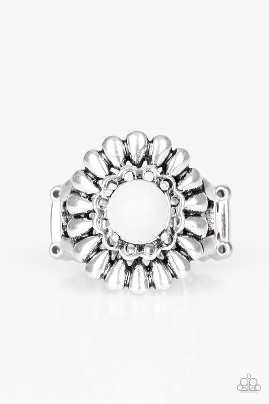 Poppy Pep - White Ring