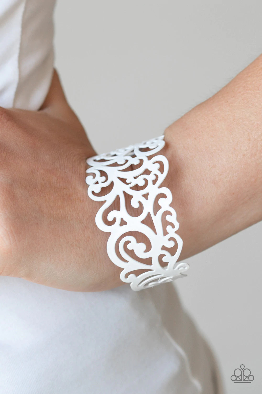 Vine and Dash - White Bracelet